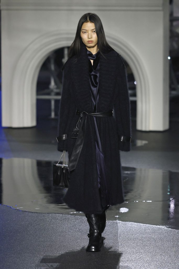 Model on the runway at the Burberry fashion show in London, Fall Winter 2026 Ready To Wear Fashion Week, Runway Look #013