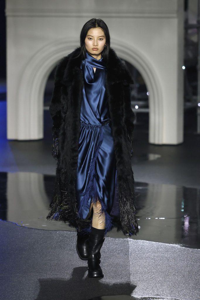 Model on the runway at the Burberry fashion show in London, Fall Winter 2026 Ready To Wear Fashion Week, Runway Look #037