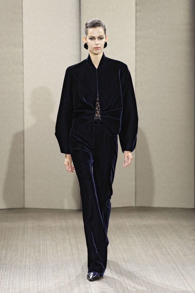 Model on the runway at the Giorgio Armani fashion show in Paris, Fall Winter 2026 Couture Fashion Week, Runway Look #026