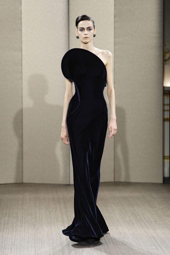 Model on the runway at the Giorgio Armani fashion show in Paris, Fall Winter 2026 Couture Fashion Week, Runway Look #055